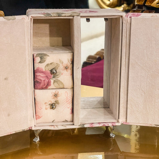 Mini cupboard jewelry box